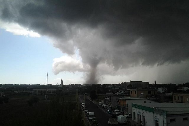 Image d'illustration pour Trombes, tornades et orages violents en Adriatique (Italie - Croatie)