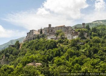meteo-ascoli-piceno:-domani-nuvoloso-con-piovaschi,-ventoso-a-tratti,-poi-nubi-sparse