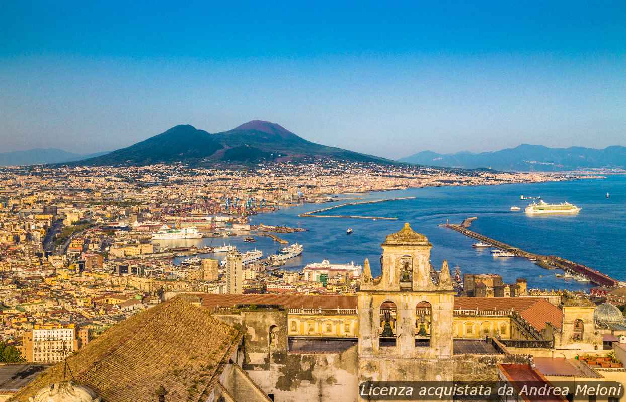 meteo-napoli:-nuvoloso-con-rovesci-oggi,-nubi-sparse-nei-prossimi-giorni