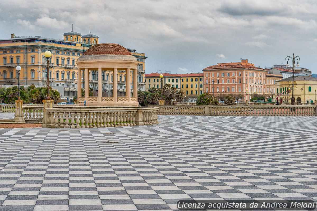 meteo-livorno:-domani-nuvoloso-con-pioviggine,-poi-nubi-sparse-e-temporali,-ventoso-a-tratti