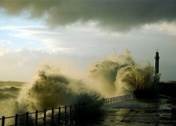 Foto di repertorio di una delle tante tempeste che interessano le Isole Britanniche.