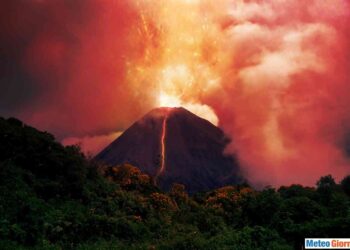 Eruzione vulcanica, fonte IstockPhoto.