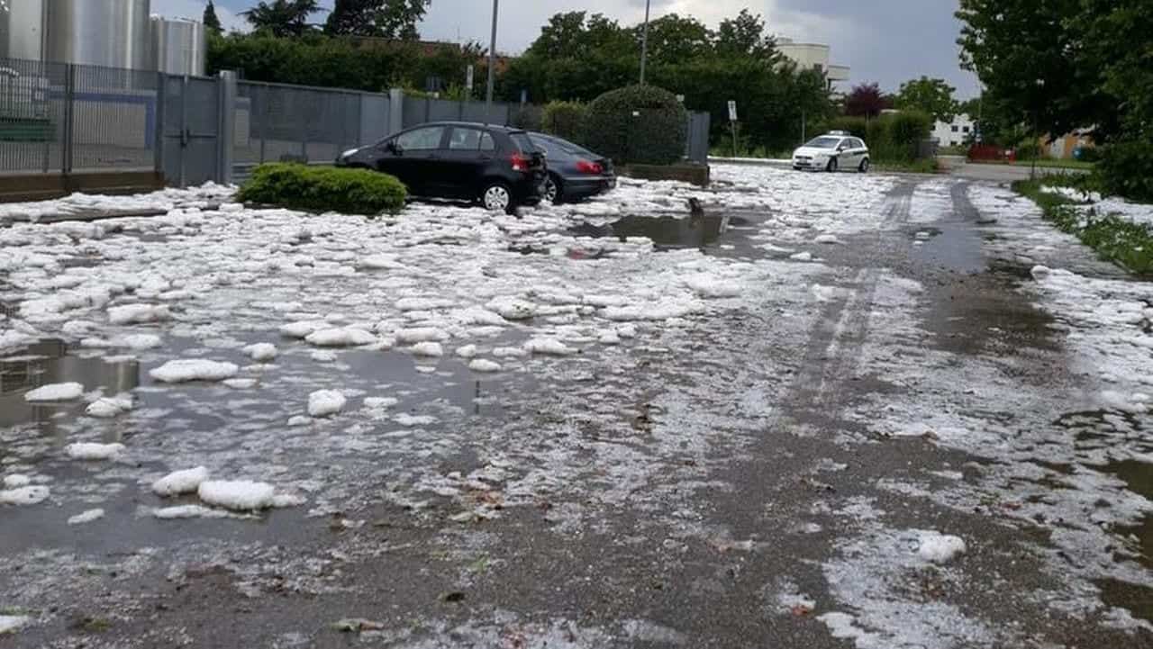 Meteo cronaca diretta, FORTI TEMPORALI. A Torino rovinosa maxi grandinata