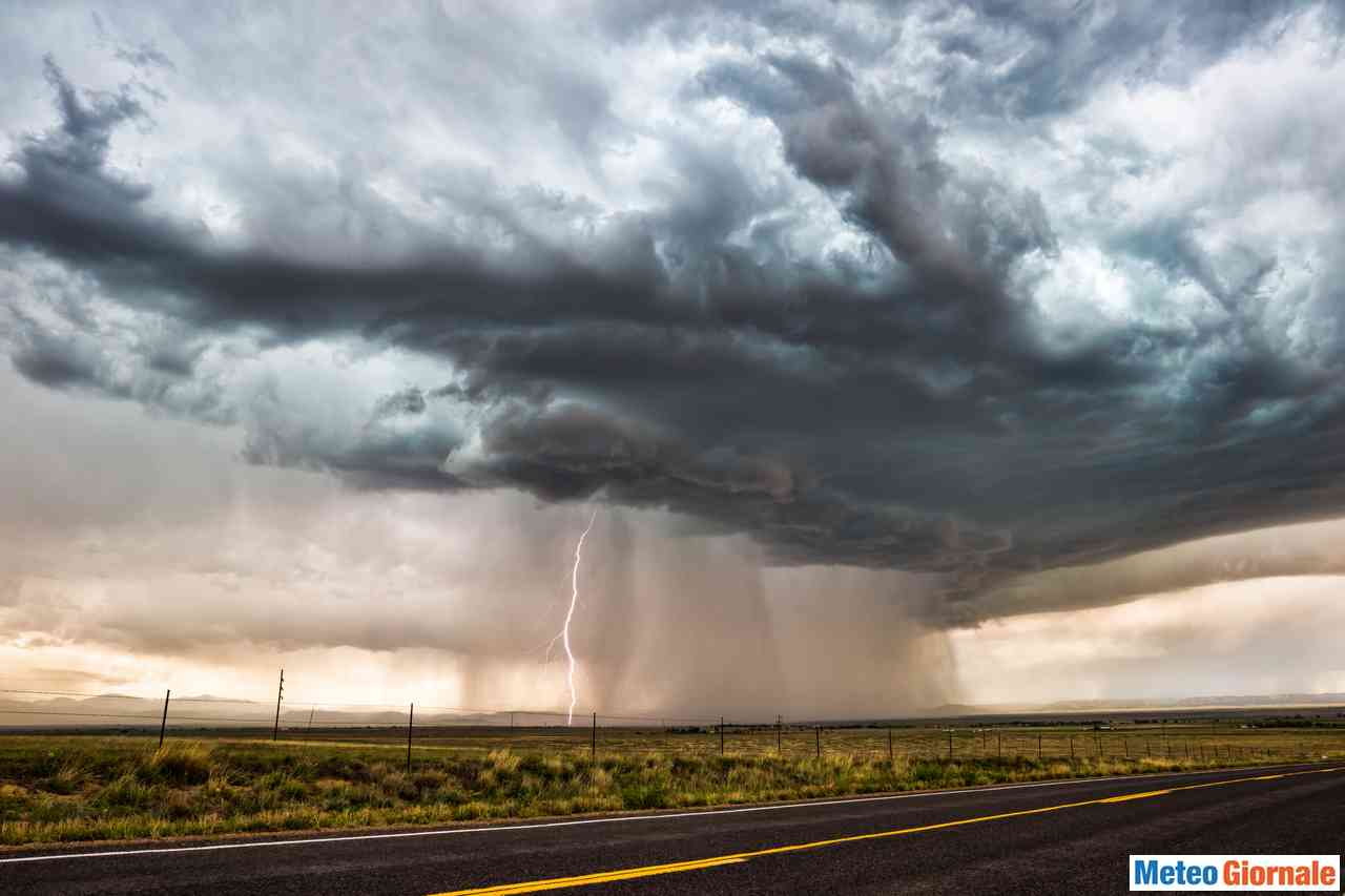 Meteo WEEKEND, TEMPORALI a grappolo verso il Centro-Sud. PREVISIONI