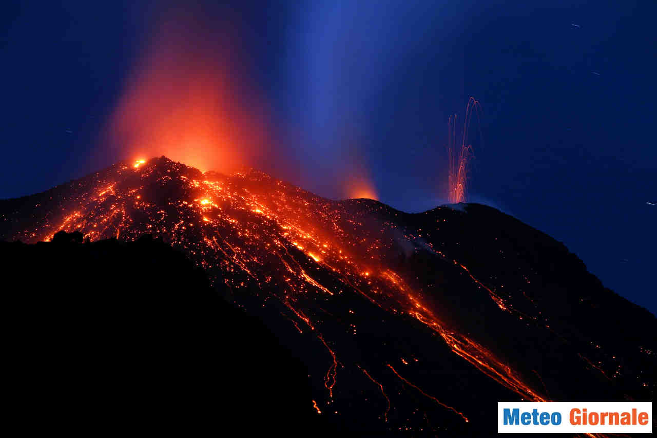Stromboli in grande attività: esplode il cratere, le conseguenze