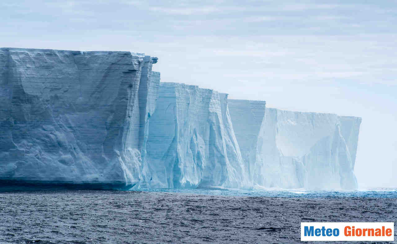 ICEBERG gigante dall’Antartide minaccia di impattare sulla Georgia del Sud