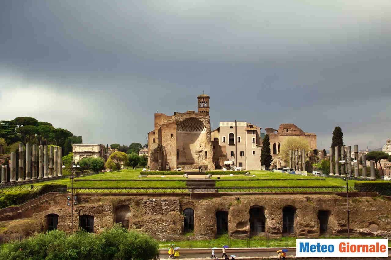 Meteo Roma, frequente maltempo conforto vento