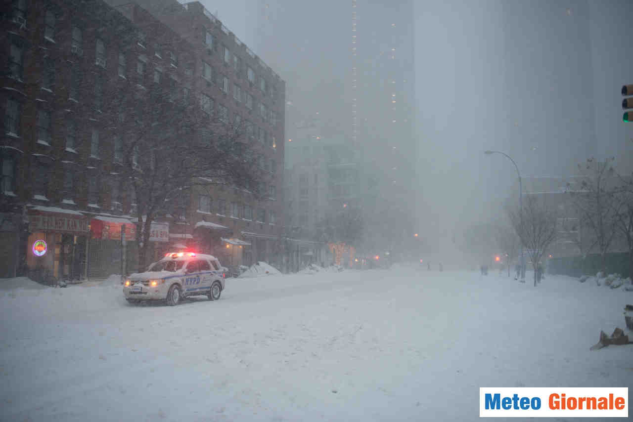 Tempesta di neve su New York, nell'entroterra sino a 1 metro