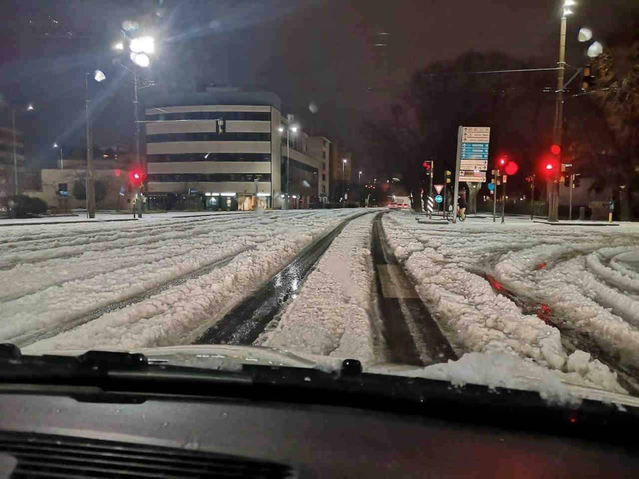 Natale anomalo. Tempesta di fulmini e grandine fuori stagione in Val Padana