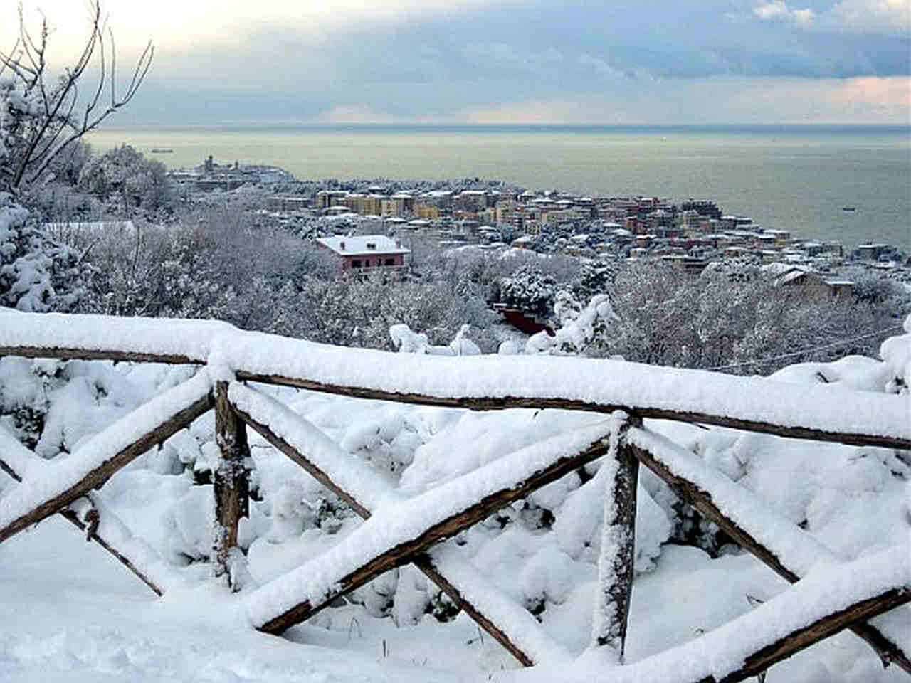 GELO e BUFERE di NEVE: l’evento meteo eccezionale precoce 2 La neve ad Ancona e zone limitrofe