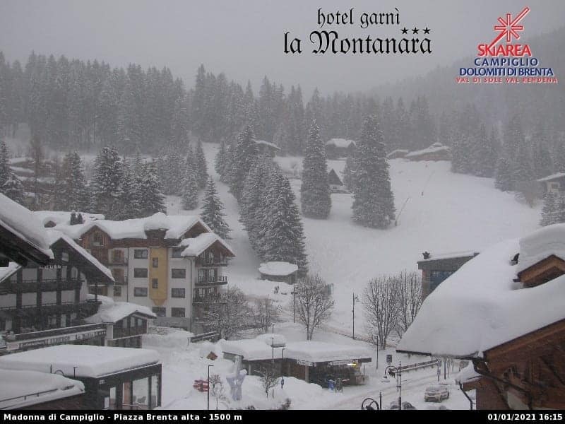 Spettacolare neve su tutte le Alpi: foto webcam