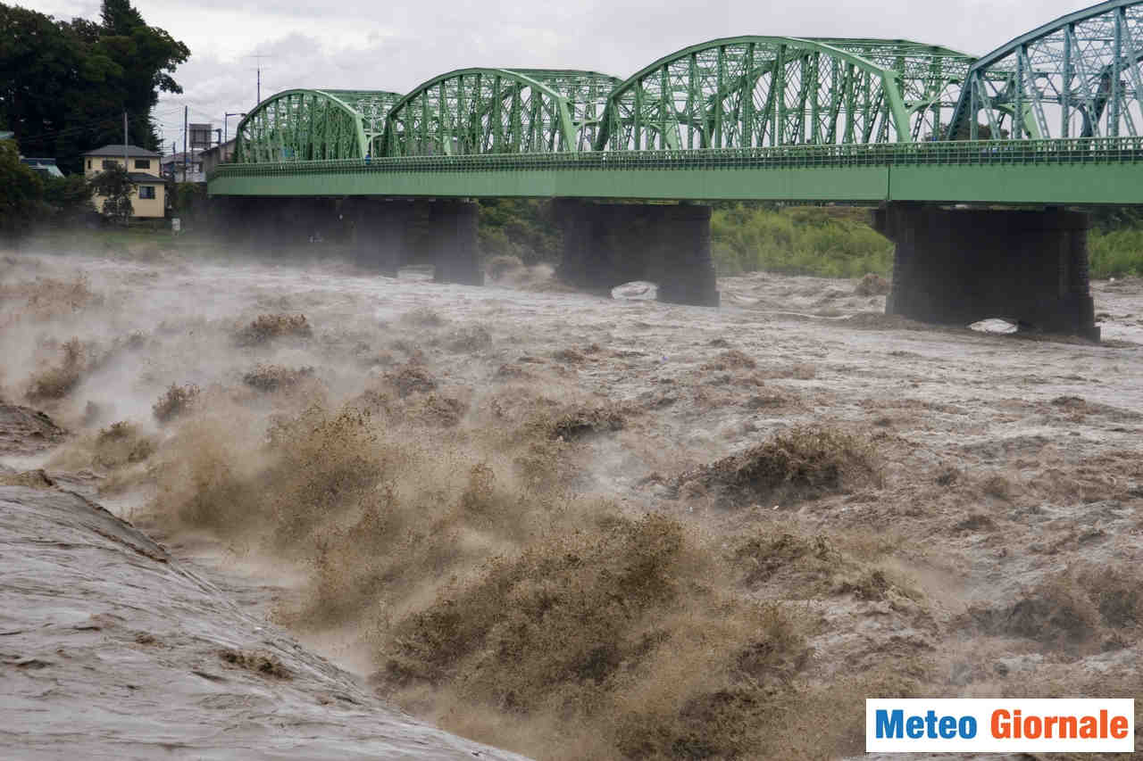 Emergenza Meteo in Isole Britanniche per tempesta. Migliaia gli evacuati