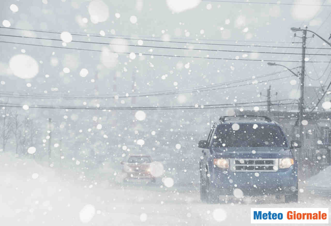 Tempesta di neve in Spagna e Madrid. Obbligo di catene montate nella capitale. Esercito in aiuto