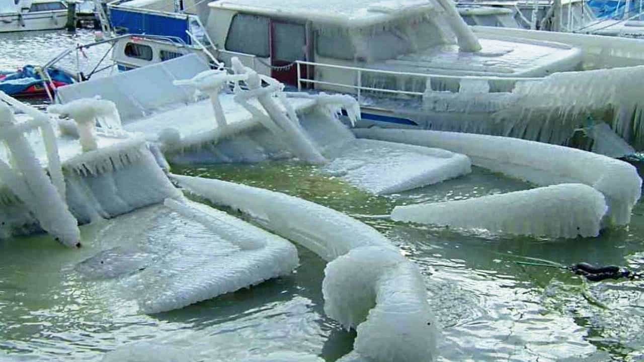 E che nevicata nel Mar Nero. Città bloccata da neve storica. Video meteo