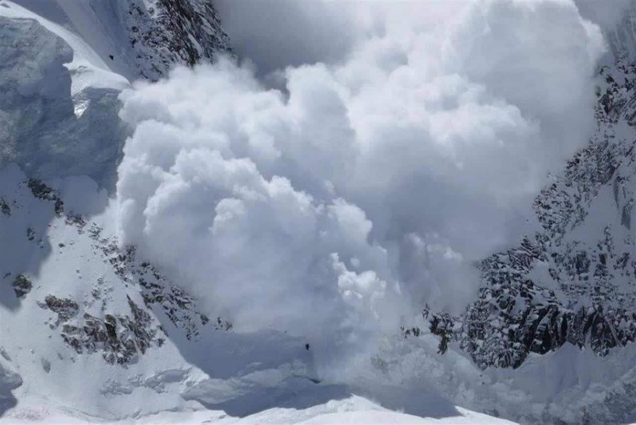 Laghetto delle Streghe, in Piemonte, cancellato da una maxi valanga. Video