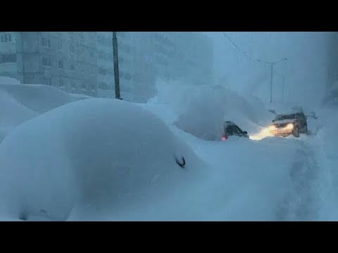 Mosca, la città non sa più dove accantonare la neve