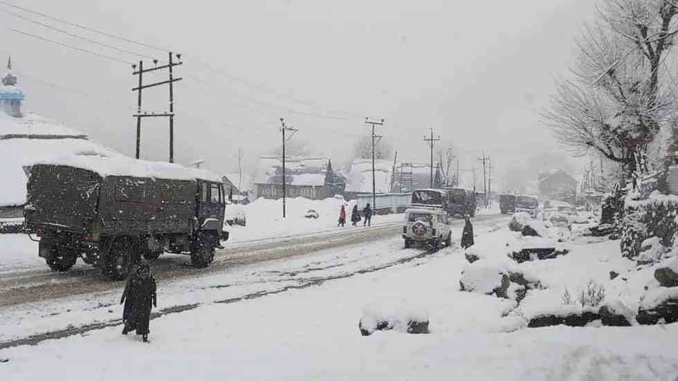 India, tempeste di neve nel nord del Paese. 40 cm in due ore
