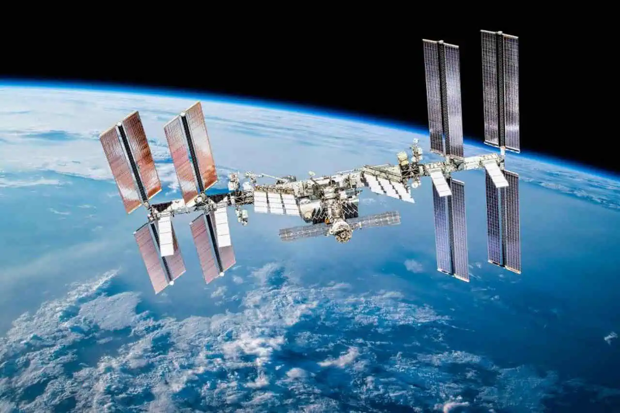Stazione ISS scarica un enorme quantità di rifiuti: il video