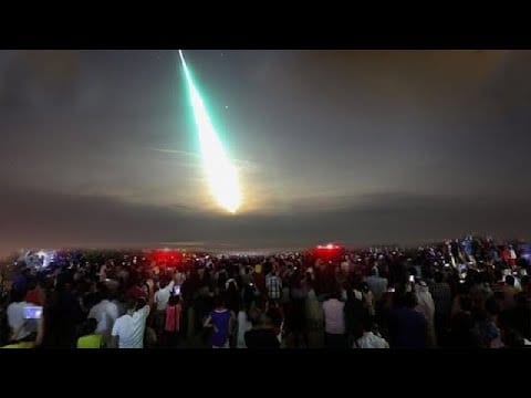 Video, esplode il cielo in Brasile: sciamo di meteoriti