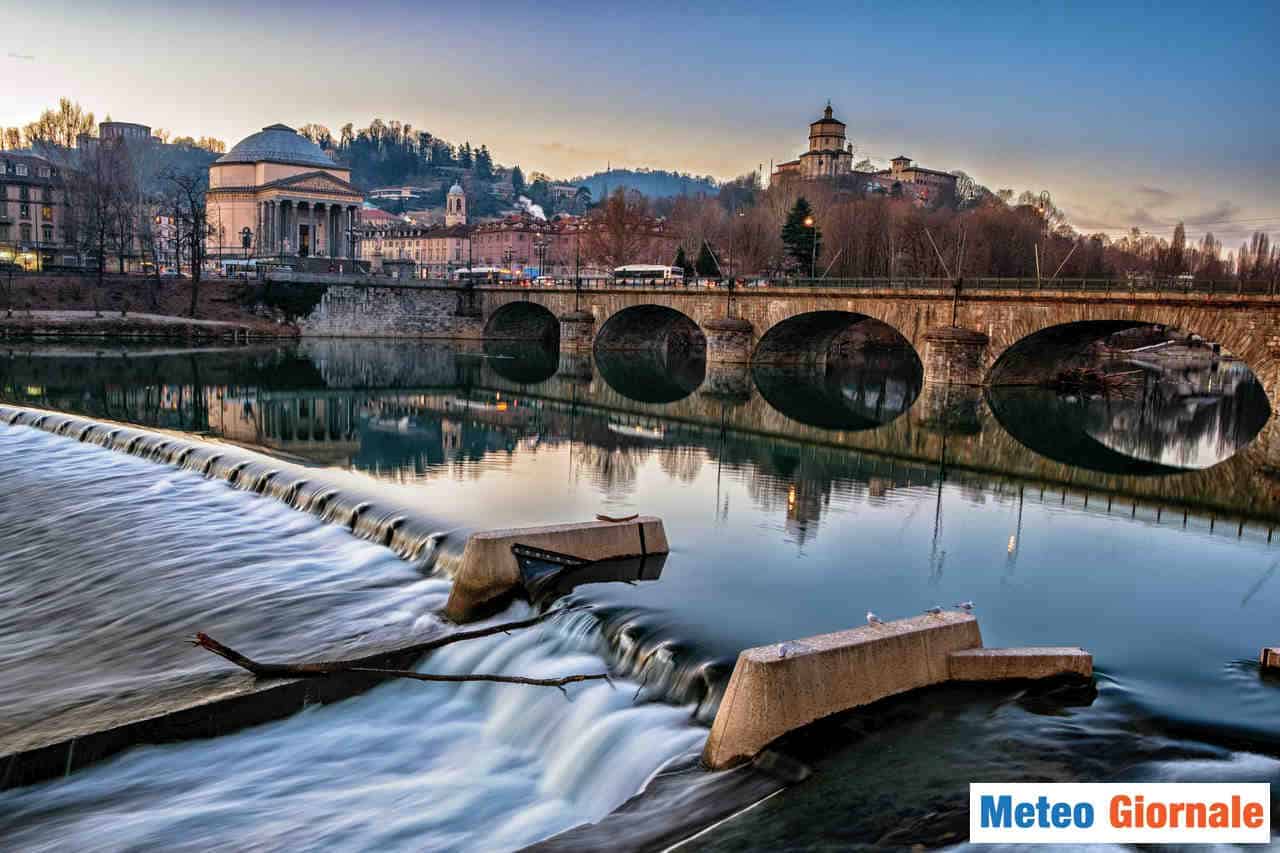 Meteo Torino, freddo per il periodo e rovesci