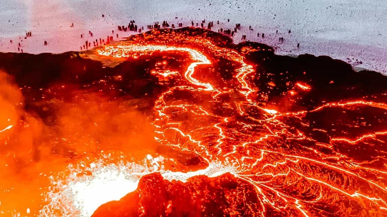 Vulcano Geldingadalur in Islanda. Video eruzione in aumento 3 Vulcano Geldingadalur in Islanda. Video eruzione in aumento