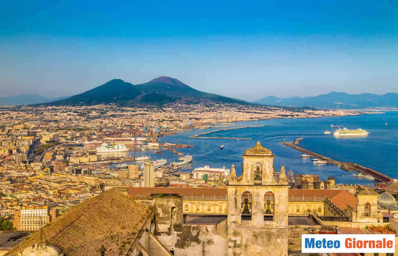 Meteo Napoli: mite, con possibili temporali da martedì