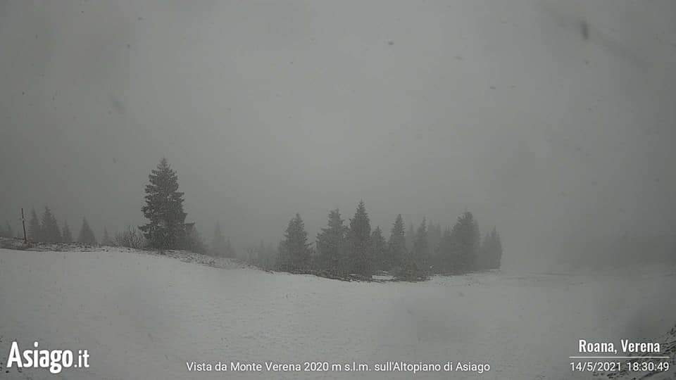 Risveglio innevato sulle Alpi orientali