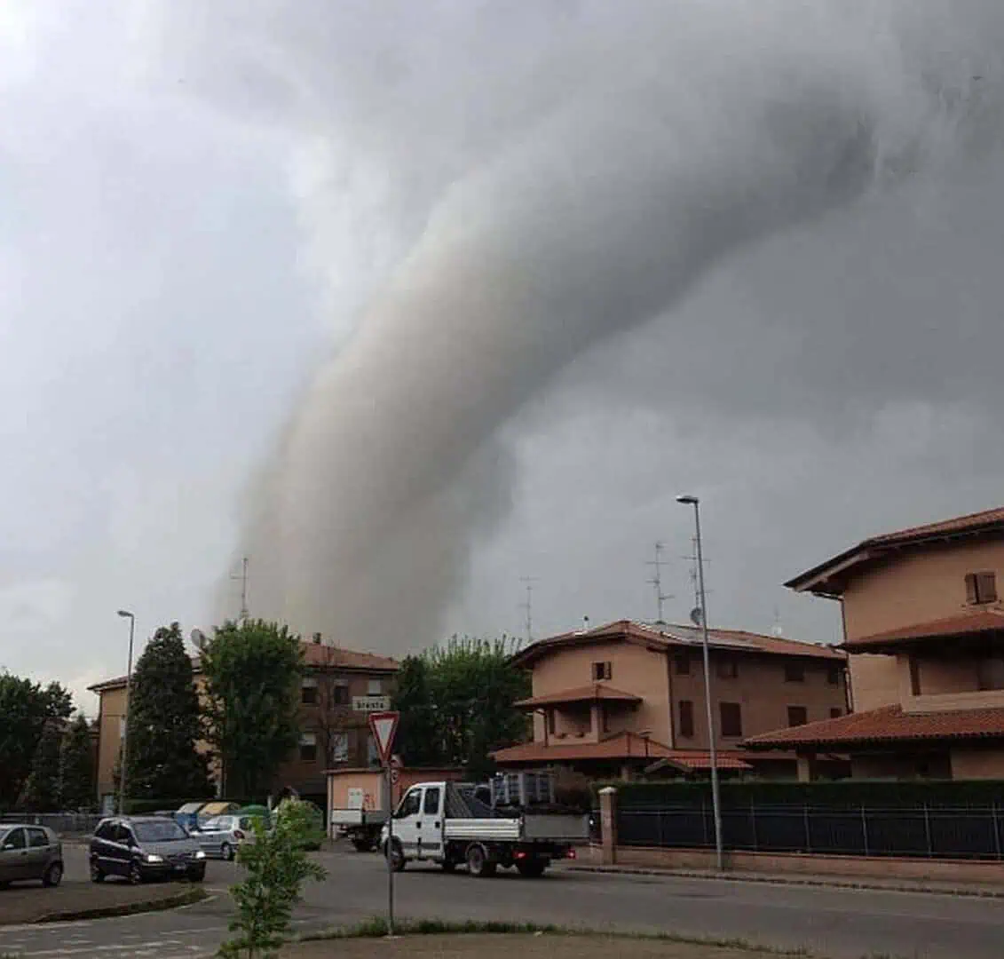 Il tornado visto da Castelfranco Emilia