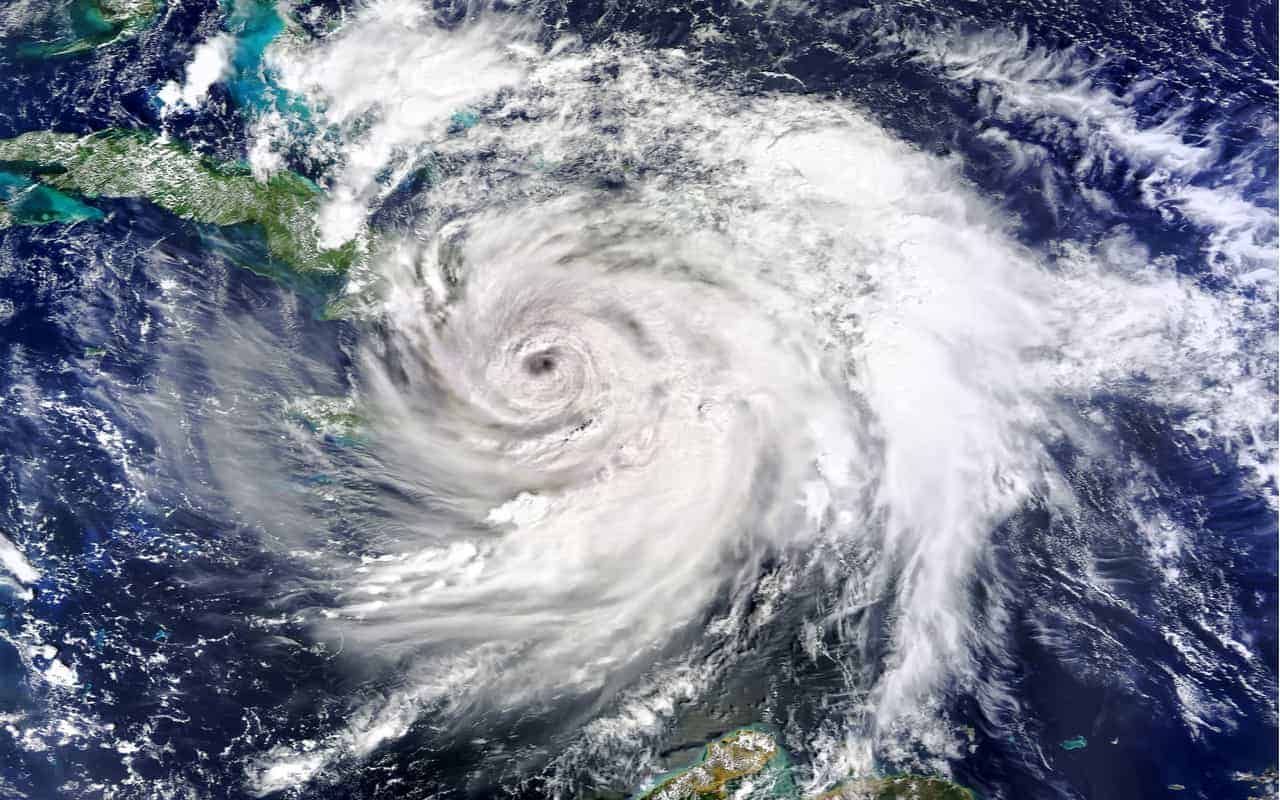 Precoce ciclone subtropicale est delle Bermuda, Oceano Atlantico
