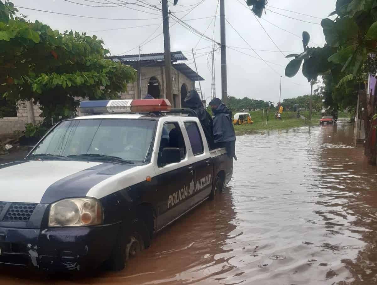 In Messico piogge monsoniche da record, e alluvione di spazzatura