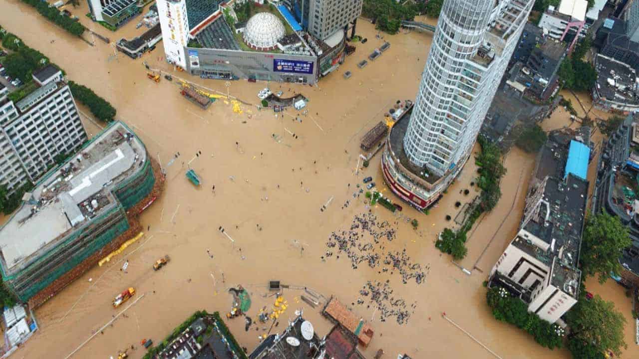 Mosca, gli effetti di nubifragio di eccezionale violenza. Video meteo