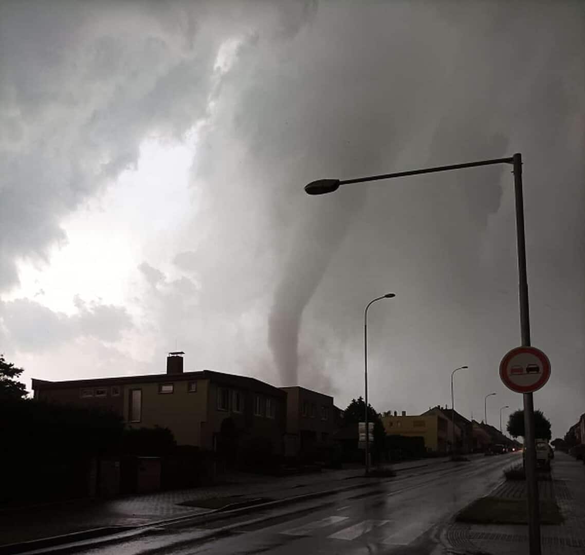 Centro Europa alle prese con meteo estremo: TORNADO, GRANDINE, NUBIFRAGI