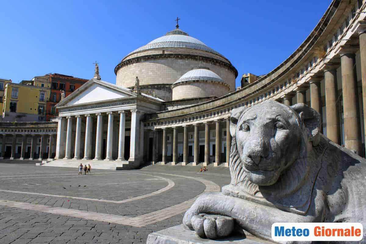 Meteo NAPOLI: caldo persistente, afa in aumento
