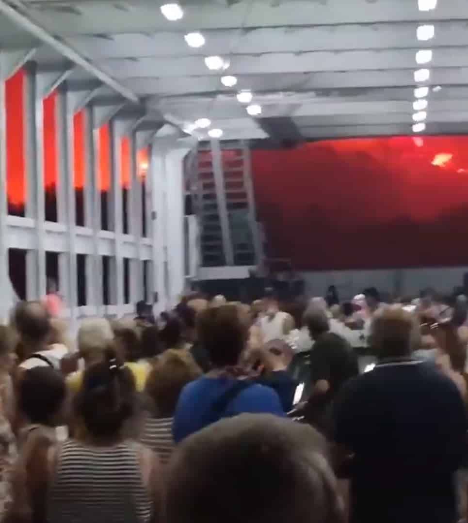 Grecia evacuazioni di massa con traghetti per grossi incendi. Video