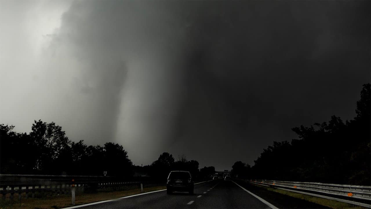 Domenica disastrosa al Nord Italia. Video meteo