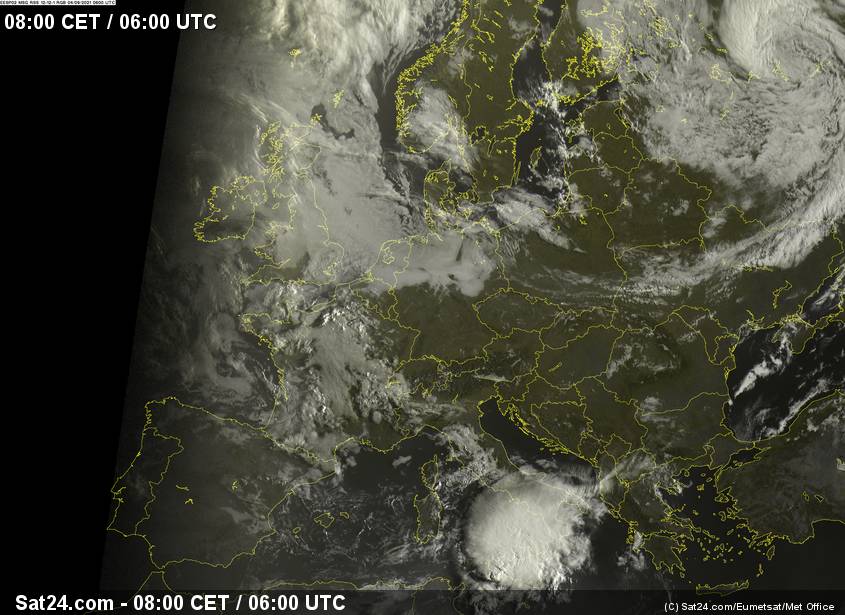 Ampia foto satellitare che mostra il Tropical Storm nel Sud Italia e Mar Tirreno.