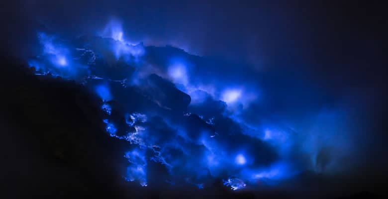 Il Vulcano dalle fiamme blu