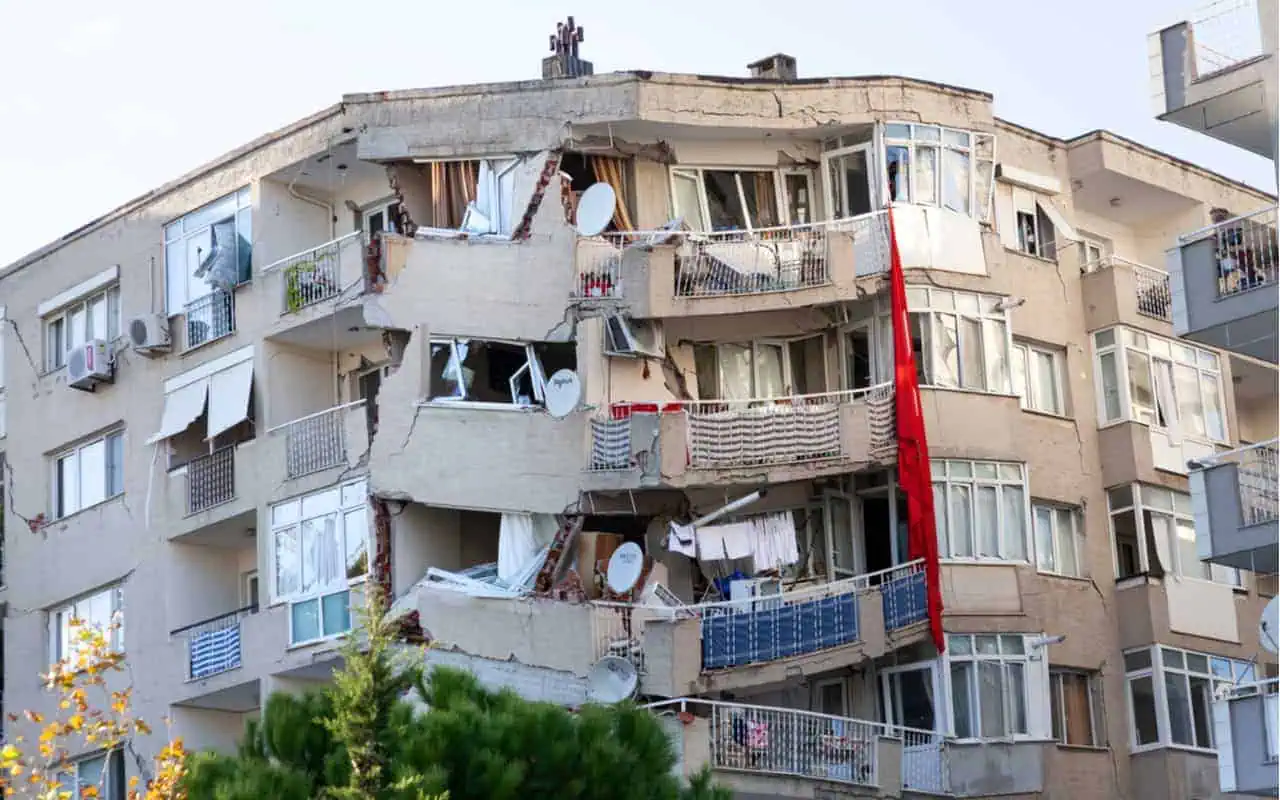 TERREMOTO devastante in area storicamente NON sismica