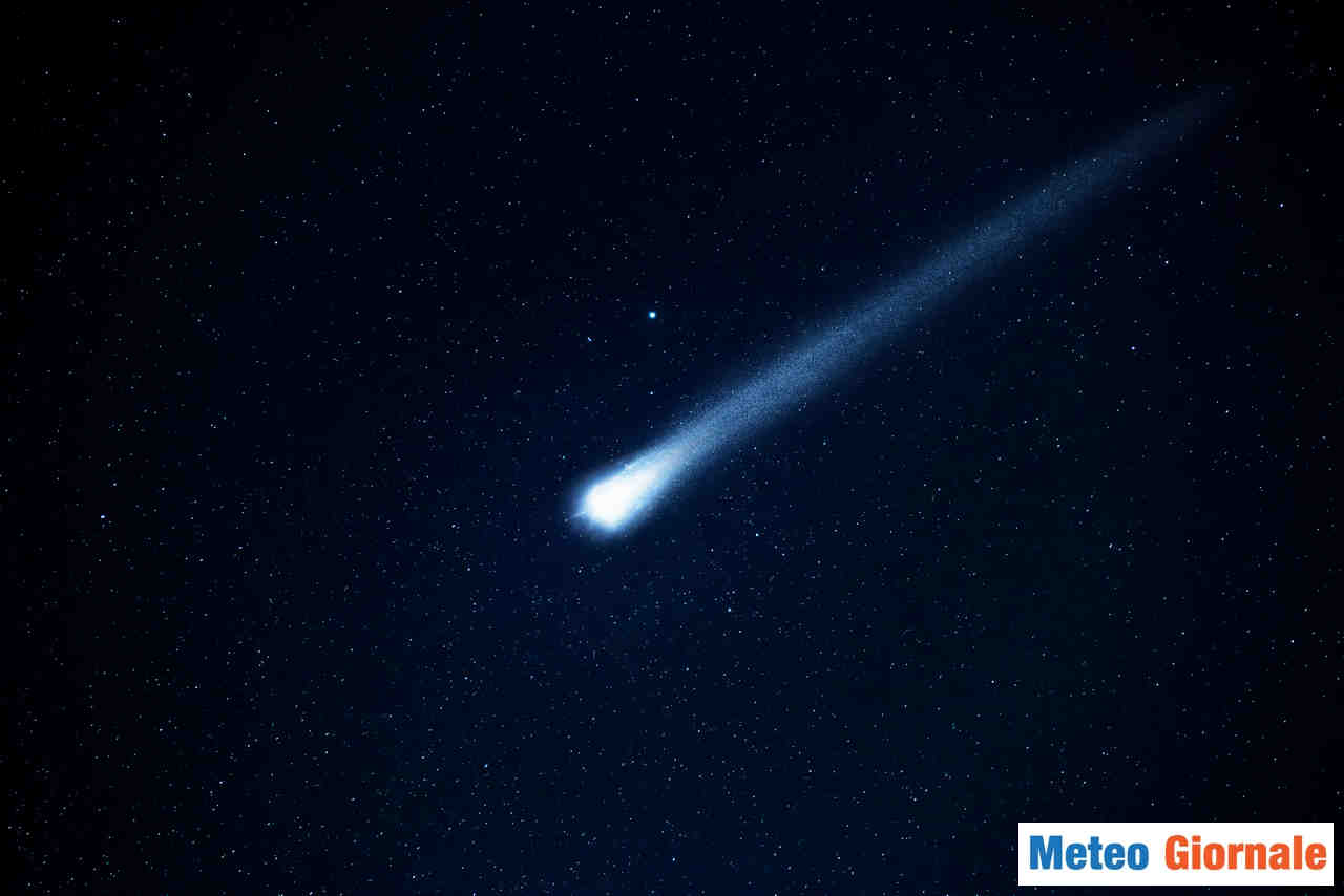 BOLIDE nel Salento, grazie alla meteo cam. SCIA e potente boato, ecco il video