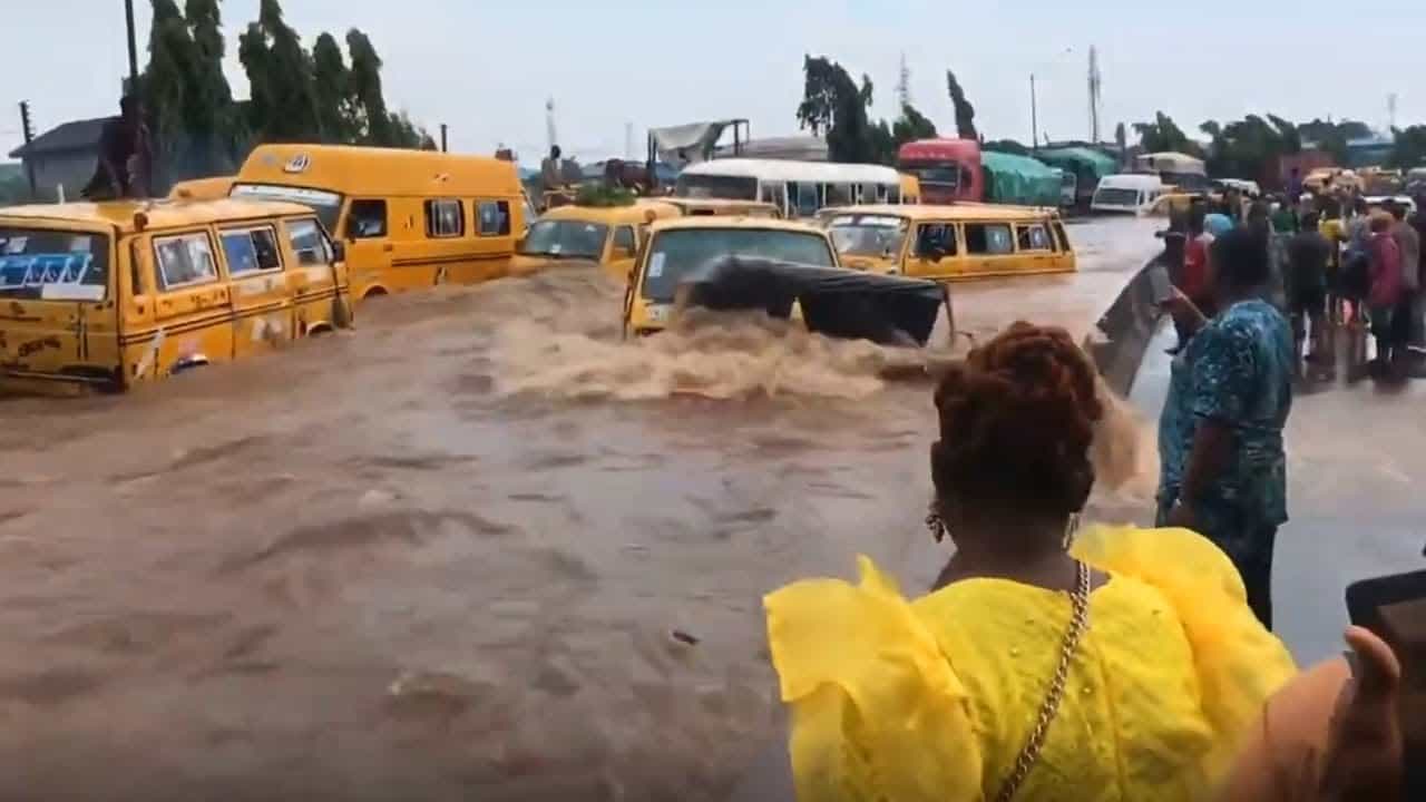Video di disastri meteo nel Mondo di un solo giorno