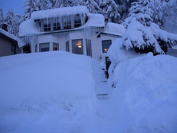 Meteo Alaska in pochi giorni record di caldo e di freddo, Neve record sotto uragano