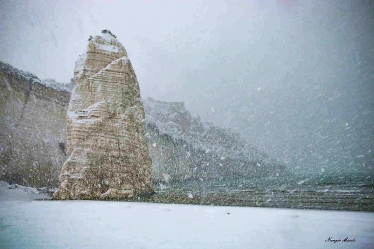 METEO, quando la NEVE irrompe dal mare. Ecco l’EFFETTO incredibile