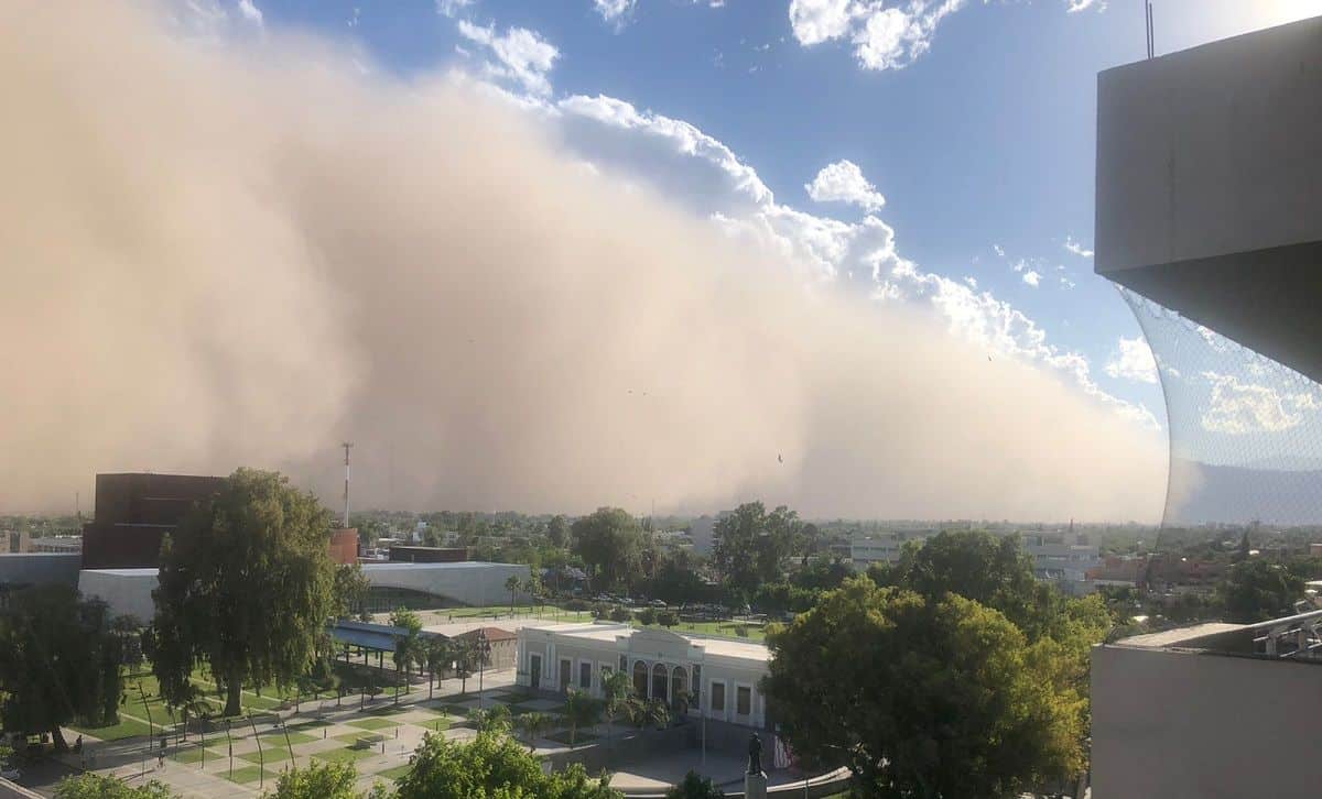 ARGENTINA, già 40 gradi. Tempesta di sabbia precede grosse grandinate