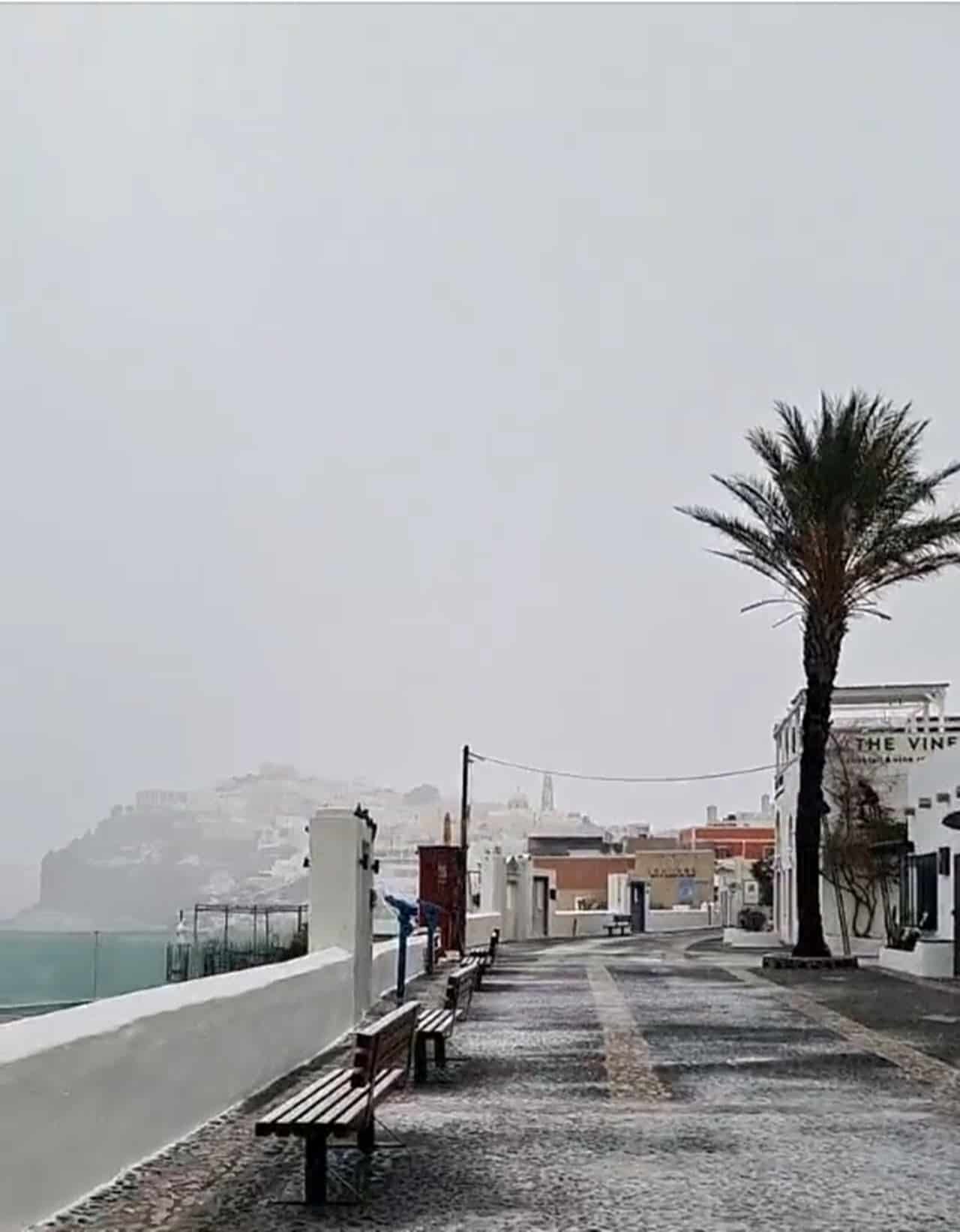 Video meteo: SANTORINI sotto la neve. Evento molto insolito