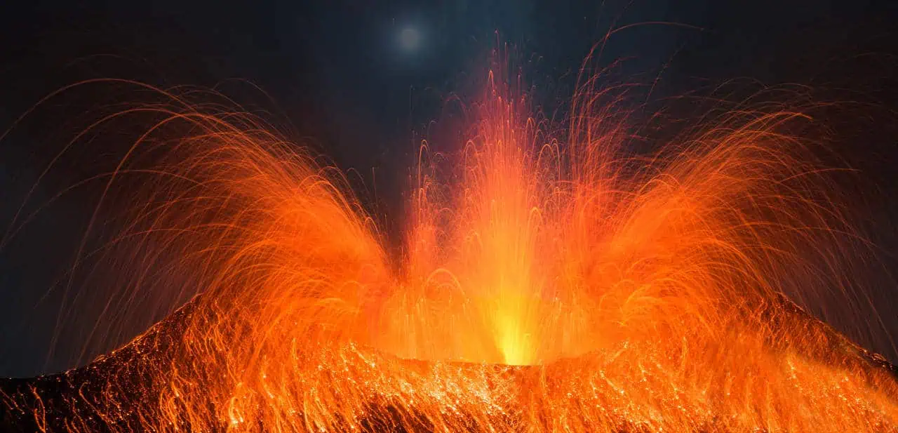 Risveglio burrascoso per l'Etna, nel forte parossismo del 10 Febbraio
