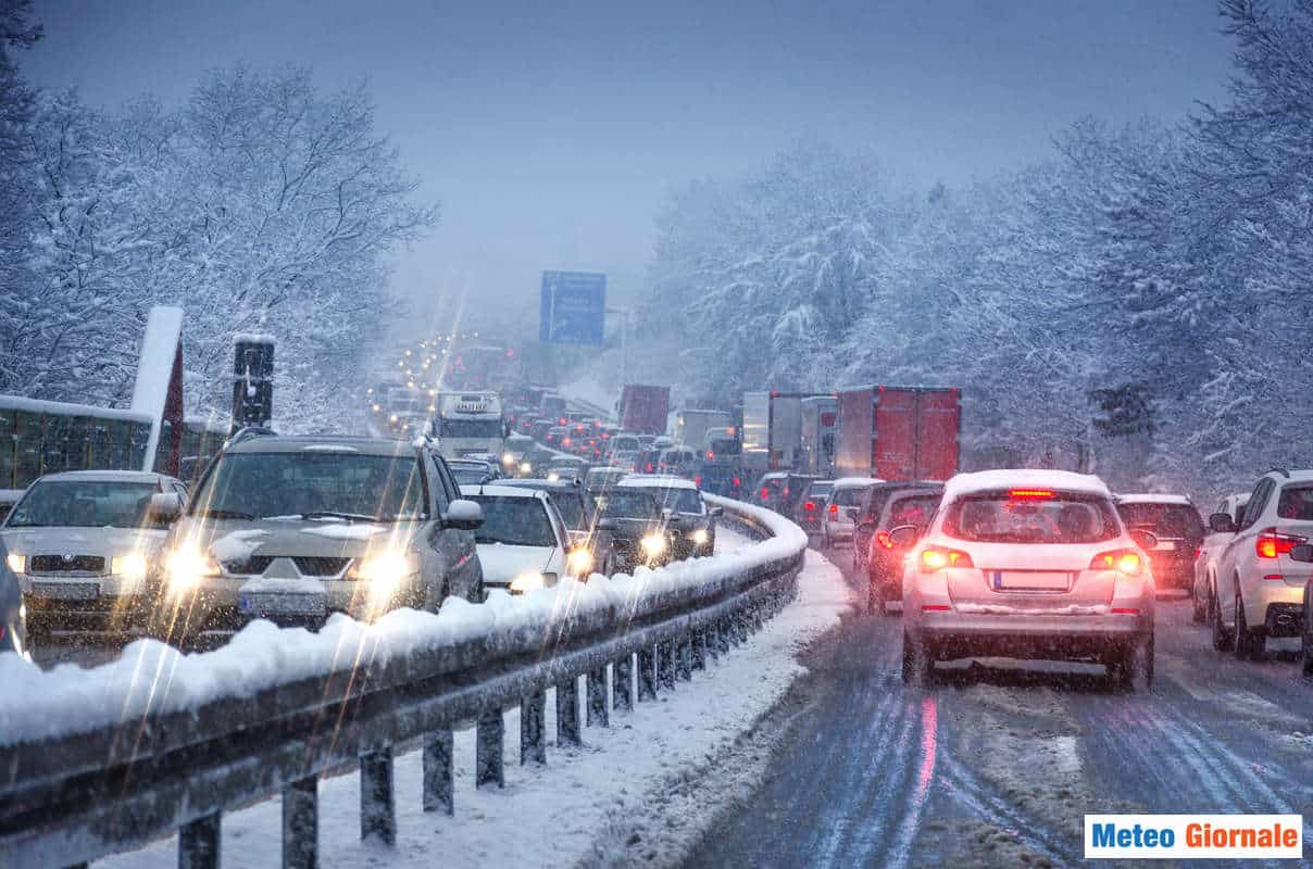 Meteo, attese TORMENTE di NEVE su Alpi e Prealpi a bassa quota. Neve in Appenino e Sardegna