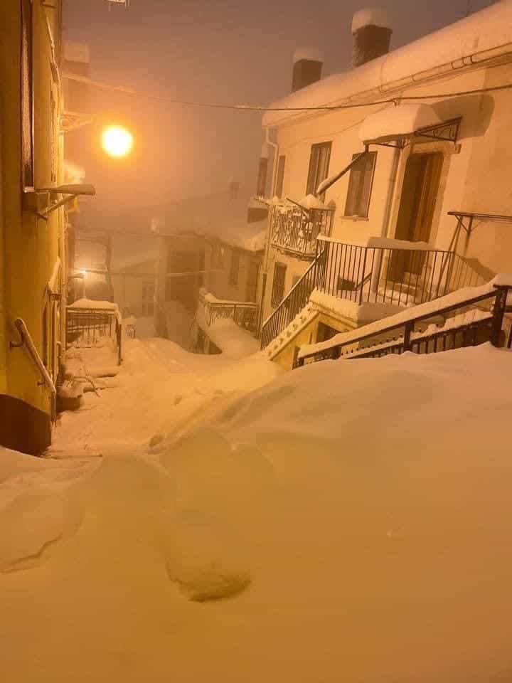 Meteo Basilicata, tormente di neve eccezionali. Oltre un metro e mezzo di neve