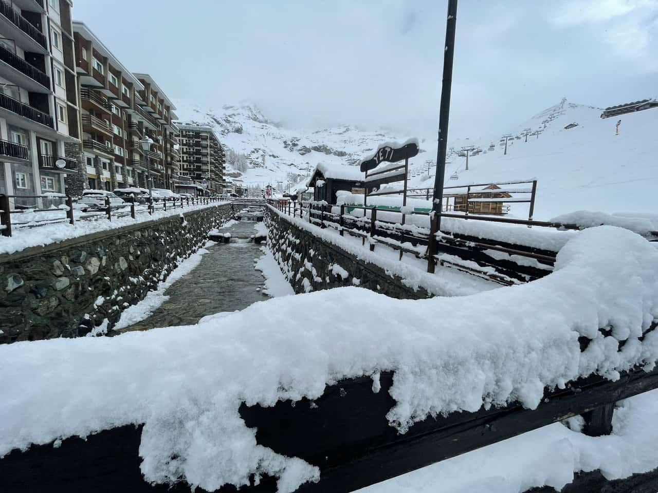 Meteo Valle d’Aosta, rassegna di foto della gran neve a Cervinia