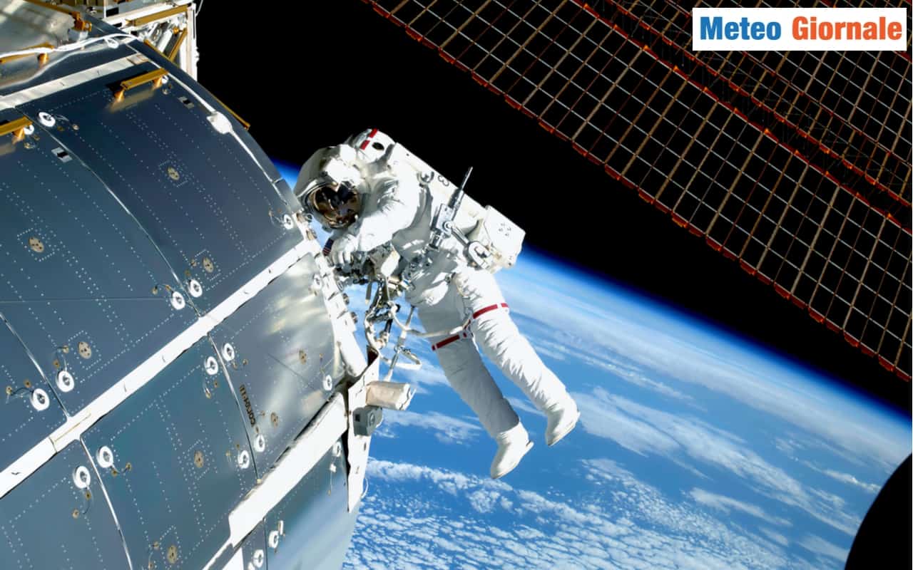 Paparazzati dalla Terra due astronauti della ISS
