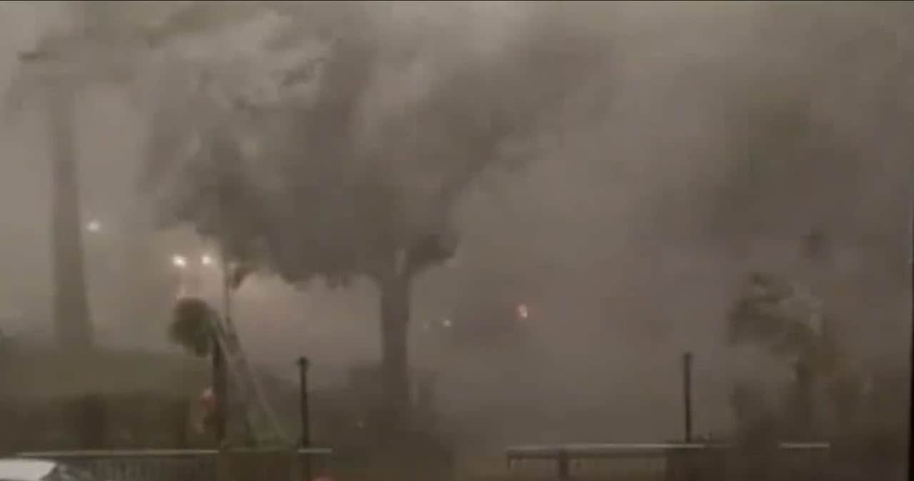 Temporale monsonico di violenza assurda su New Delhi, India. Video Meteo